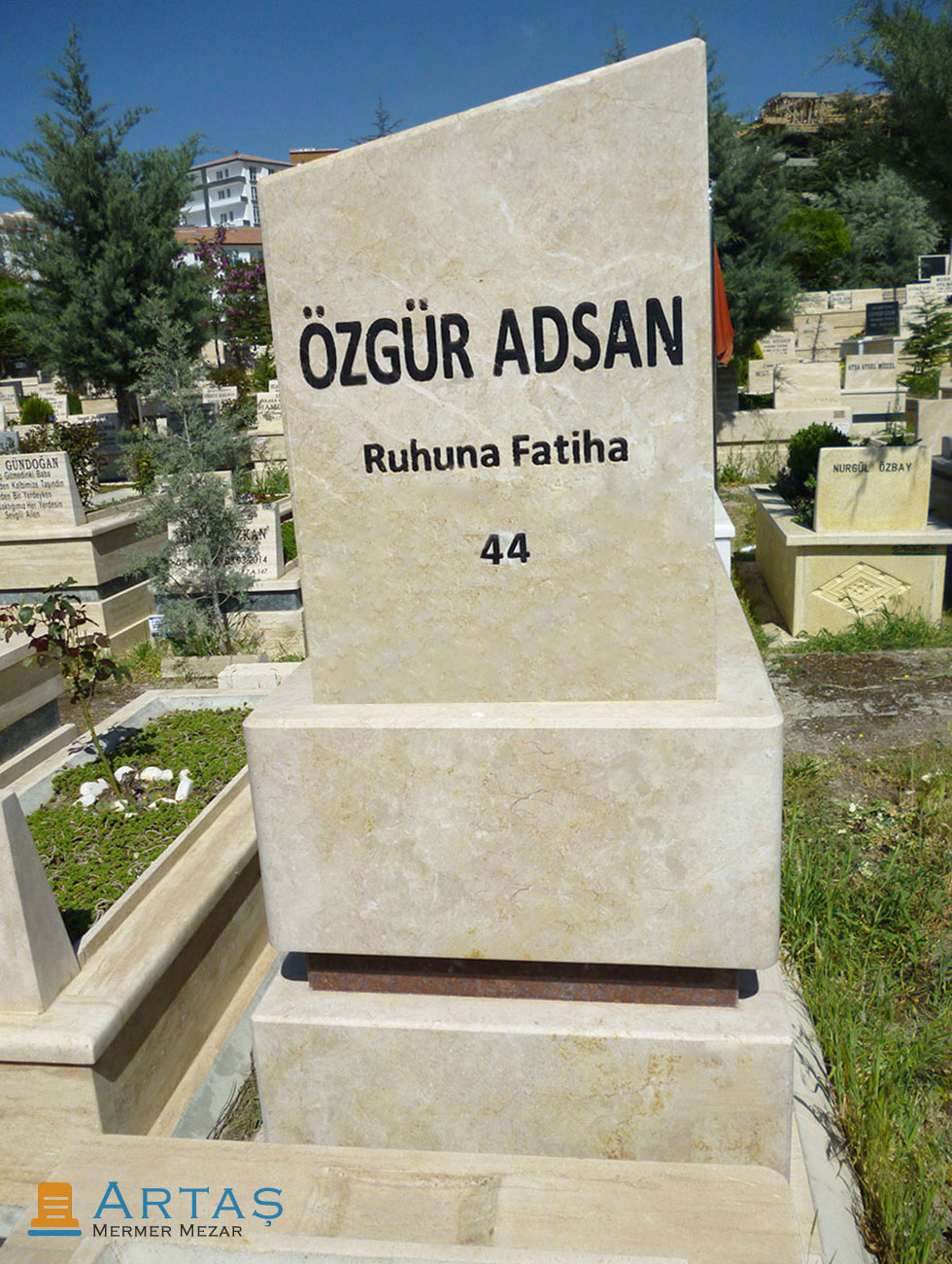 Tek Kişilik Sivrihisar Bej Blok Mermer Mezar Tek Kişilik Sivrihisar Bej Blok Mermer Mezar