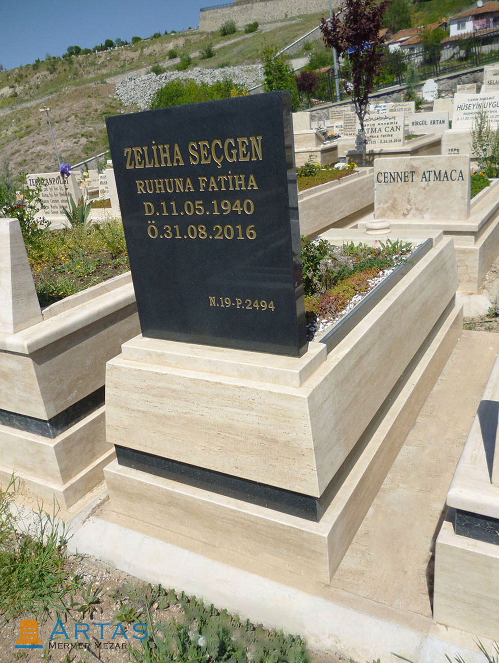 Traverten 5cm Beyaz Konik Mezar Taşı Traverten 5cm Beyaz Konik Mezar Taşı