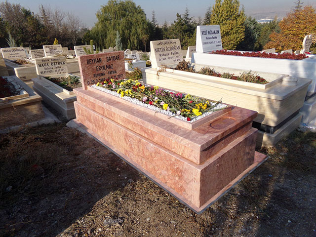 5’lik Pembe Renkli Traverten 40cm Mezar Taşı 5’lik Pembe Renkli Traverten 40cm Mezar Taşı
