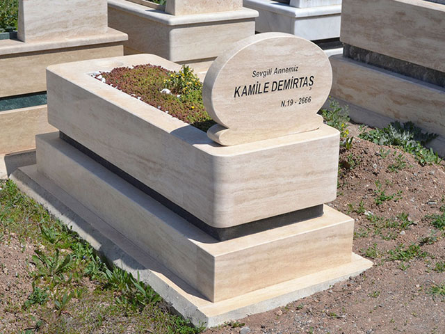 Siyah Kuşaklı Traverten Blok Mezar Taşı