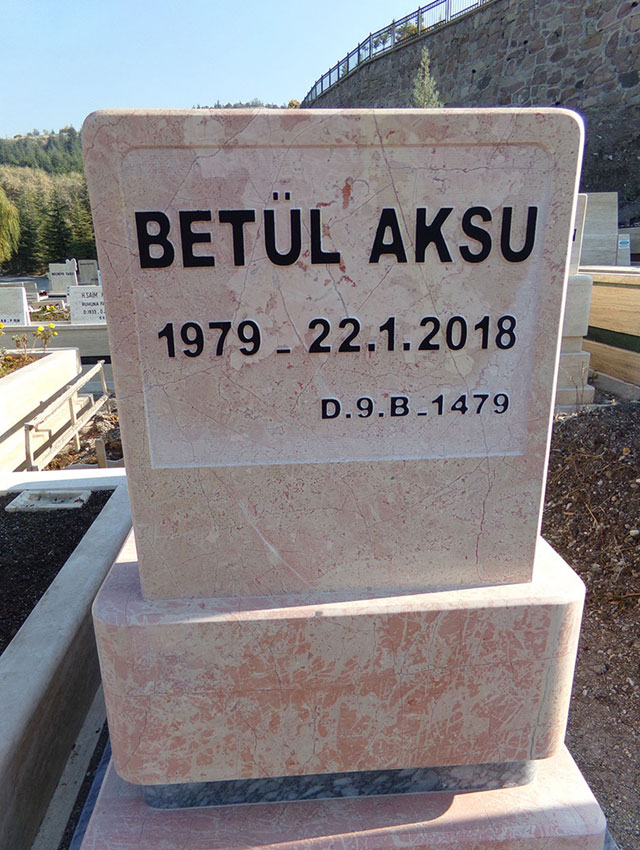 Bilecik Pembe Bej Renkli Kabartma Mermer Baş Taşı Bilecik Pembe Bej Renkli Kabartma Mermer Baş Taşı
