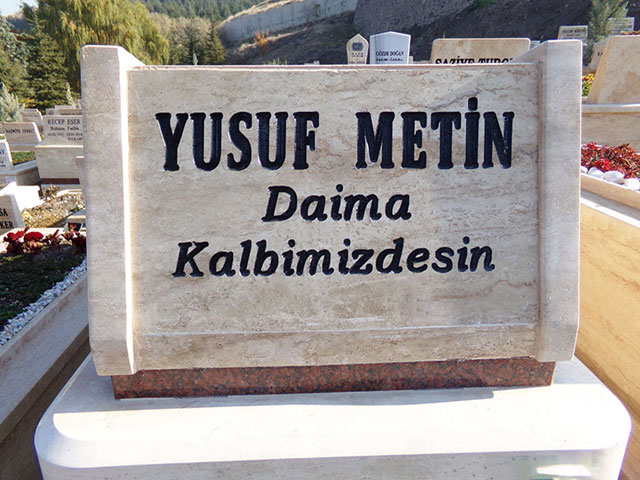 Büyük Üçgen Kalıp Traverten Baş Taşı Büyük Üçgen Kalıp Traverten Baş Taşı