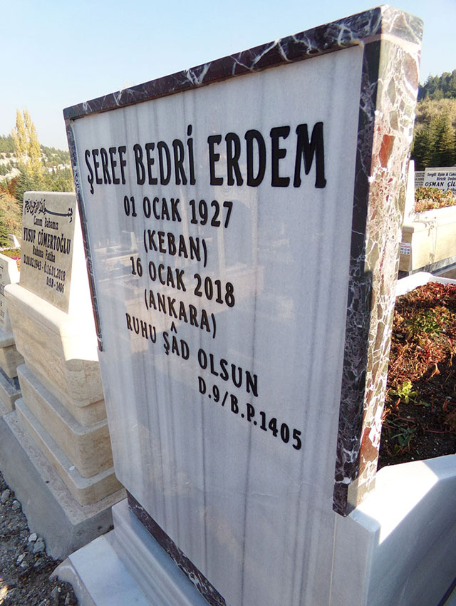 Elazığ Vişne Kaplamalı Marmara Beyazı Mermer Baş Taşı Elazığ Vişne Kaplamalı Marmara Beyazı Mermer Baş Taşı