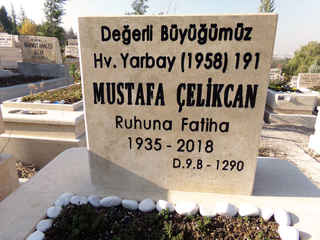 Kalın Kare Tasarımlı Düz Traverten Baş Taşı Kalın Kare Tasarımlı Düz Traverten Baş Taşı