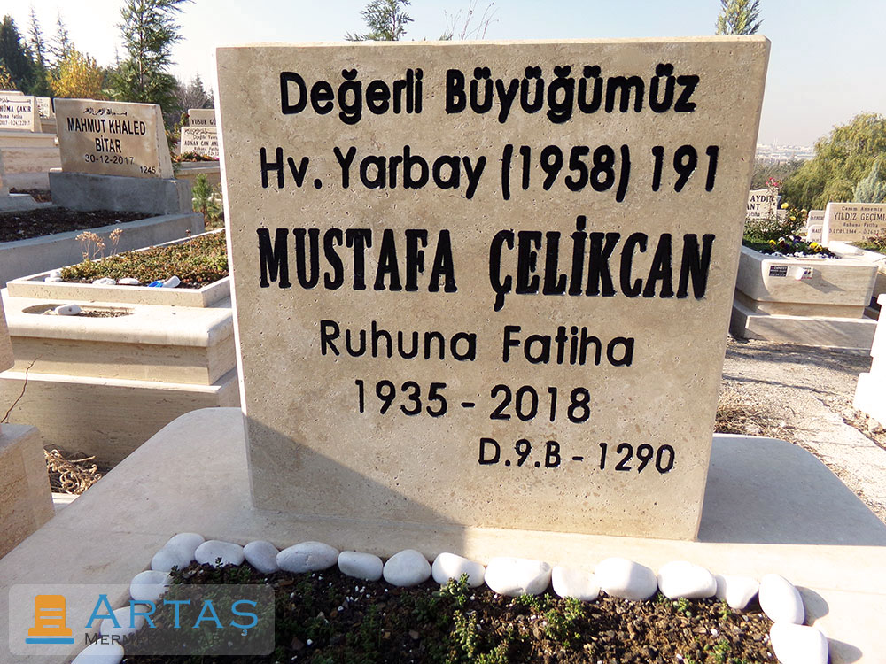 Kalın Kare Tasarımlı Düz Traverten Baş Taşı Kalın Kare Tasarımlı Düz Traverten Baş Taşı