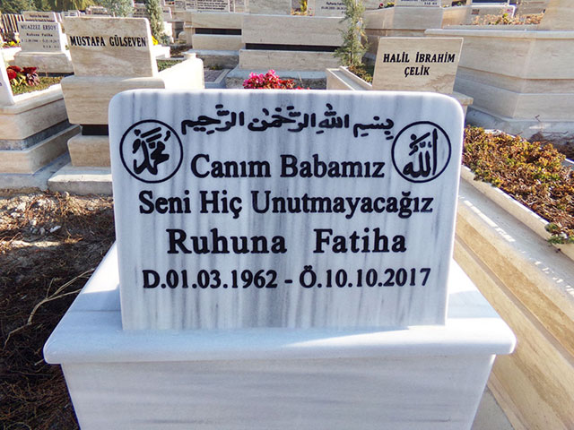 Marmara Beyazı Takoz ve Pahlı Mermer Baş Taşı Marmara Beyazı Takoz ve Pahlı Mermer Baş Taşı