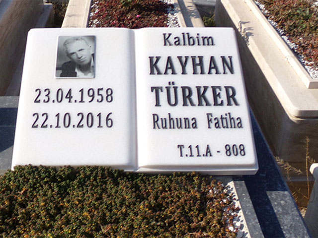 Porselen Fotoğraflı Kitap Şekilli Mermer Baştaşı Porselen Fotoğraflı Kitap Şekilli Mermer Baştaşı
