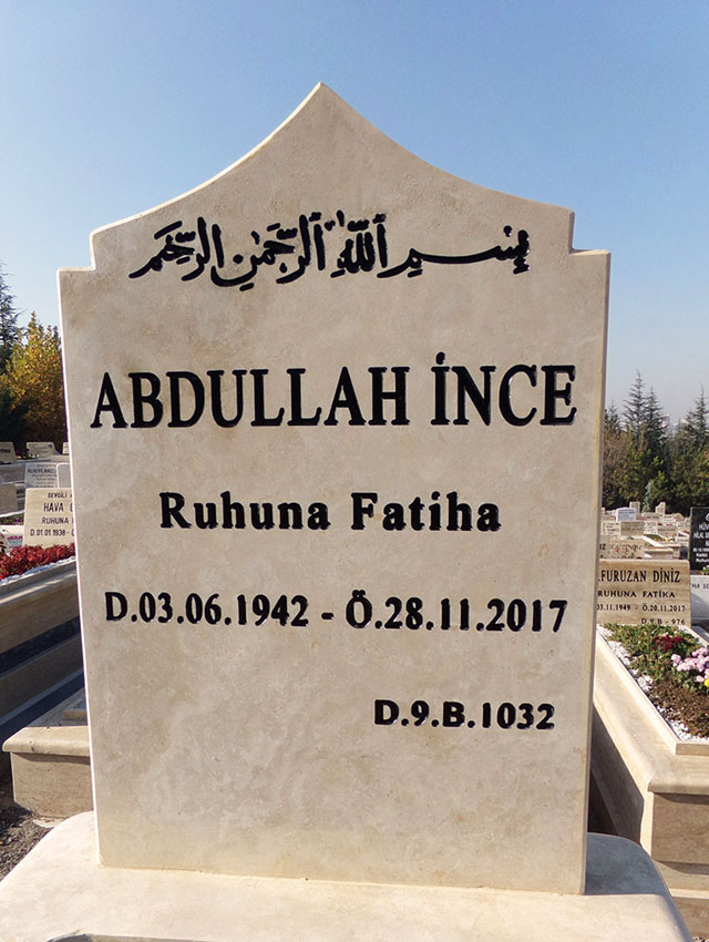 Kubbe Görünümlü Uzun Dikme Traverten Baş Taşı Kubbe Görünümlü Uzun Dikme Traverten Baş Taşı