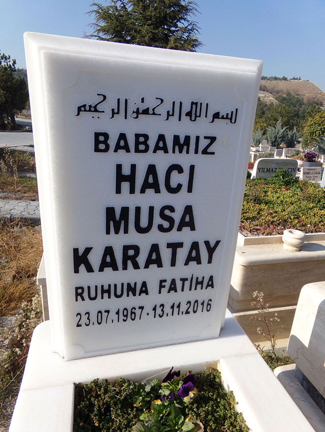 Uşak Beyazı Kabartma Yazılı Dikdörtgen Mermer Baş Taşı Uşak Beyazı Kabartma Yazılı Dikdörtgen Mermer Baş Taşı