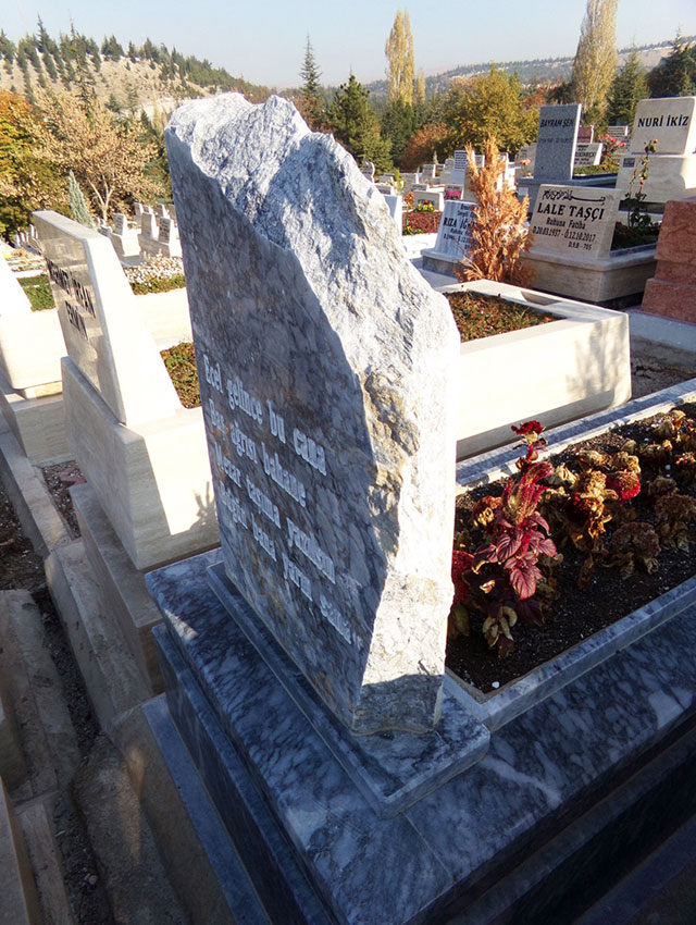 Kırık Kenar Tasarımlı Afyon Kaplan Postu Baştaşı Kırık Kenar Tasarımlı Afyon Kaplan Postu Baştaşı