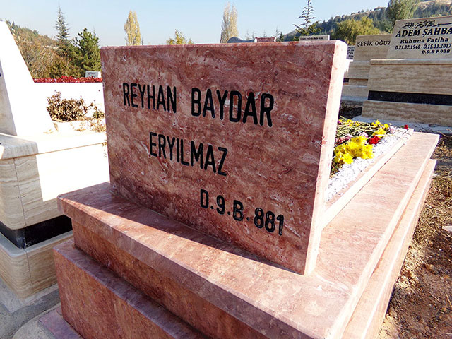 Kırmızı Traverten 5cm Geçmeli Baştaşı Kırmızı Traverten 5cm Geçmeli Baştaşı
