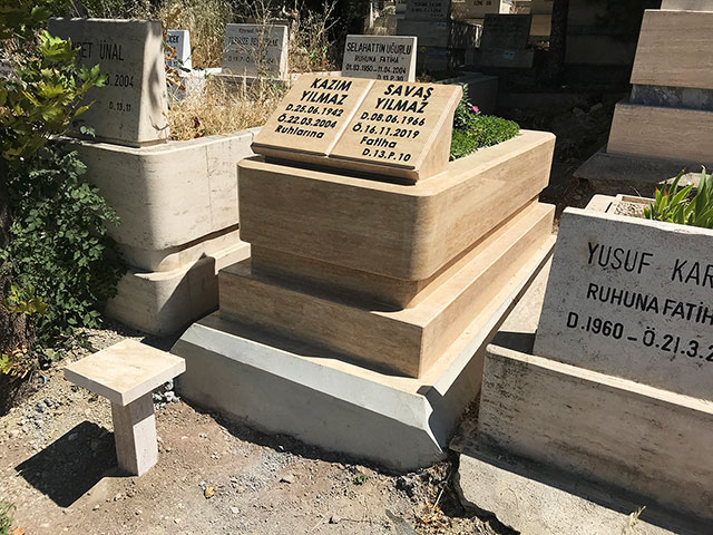 Tek Kişilik Kitabe Baştaşlı Traverten Blok Mezar