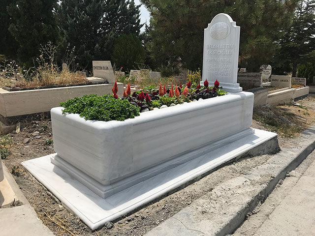 Marmara Beyazı Blok ve Kabartma Baş Taşlı Mezar Taşı