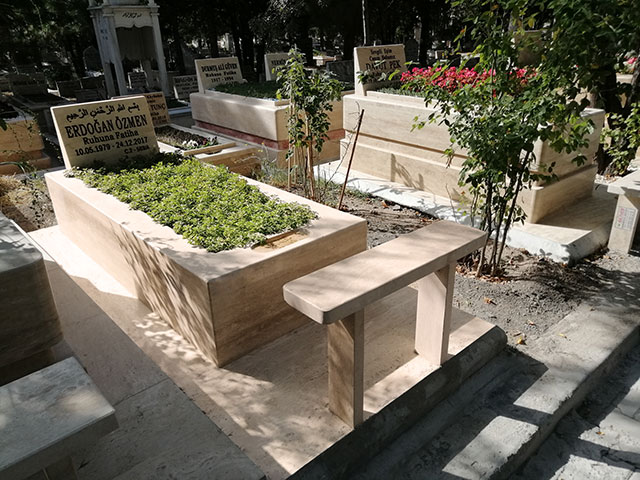 40cm Yükseklikte Tek Kişilik Blok Traverten Mezar